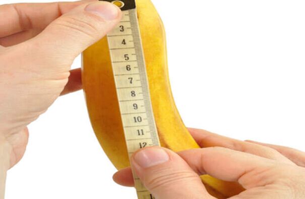 misurare un pene prima di ingrandirlo usando l'esempio di una banana